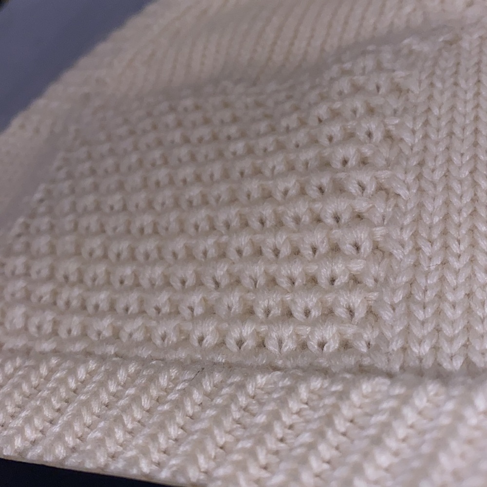 Louis Vuitton matching scarf & beanie set - Picture 3 of 7